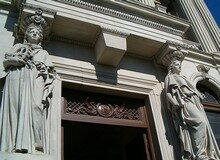 No se produce una intromisión en el derecho al honor de un funcionario por mofarse en un artículo de todo el colectivo Puerta del Ministerio (Luisspuerto)