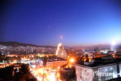 Putin pronostica el «caos» global si Occidente ataca nuevamente Siria Un misil cruza sobre Damasco. el 14 de abril de 2018