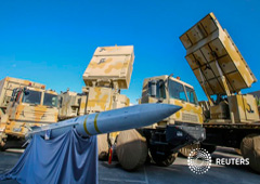 Foto de archivo. El sistema de defensa de misiles Bavar-373, elaborado en Irán, es presentado en el Día Nacional de la Industria de la Defensa en Teherán, Irán, 22 de agosto de 2019.