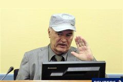 Mladic comparece ante el tribunal de La Haya Mladic durante su comparecencia ante el tribunal en La Haya, el 3 de junio de 2011.