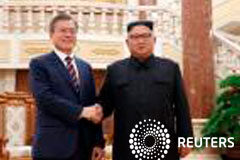 Corea del Norte invitará a expertos extranjeros al desmantelamiento de misiles Moon Jae-in y Kim Jong Un