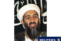 Moncloa habla de un paso decisivo contra el terrorismo Imagen de archivo del 26 de mayo de 1998, Bin Laden ofrece una rueda de prensa en Afganistán.