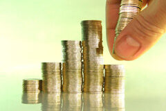 En 2014 habrá “rebajas selectivas de impuestos” para impulsar la economía Montones de monedas