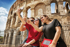 Participa en el ‘selfie’ de Thomson Reuters y vete a Roma con tus amigos Personas montando un selfie