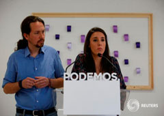 Los íderes de Podemos Pablo Iglesias e Irene Montero, en una comparecencia ein Madrid