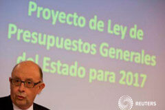 Los presupuestos de 2017 pasan otro trámite con la vista puesta en los de 2018 El ministro de Hacienda, Cristóbal Montoro, durante una rueda de prensa tras la reunión del Consejo de Ministros en Madrid, el 31 de marzo de 2017