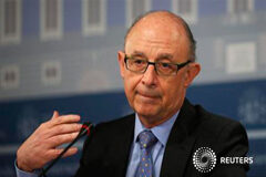 El déficit público se sitúa en torno a 2,17 por ciento del PIB hasta abril El ministro de Hacienda, Cristóbal Montoro, en una conferencia de prensa en Madrid, el 28 de febrero 2013