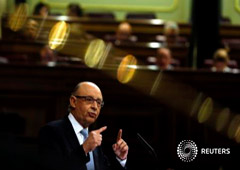 El ministro de Hacienda, Crsitóbal Montoro, gesticula durante el debate de los presupuestos de 2016 en el Congreso de los Diputados en Madrid, el 25 de agosto de 2015