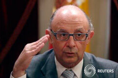 El Gobierno aprueba la reforma fiscal para favorecer el crecimiento El ministro de Hacienda, Cristóbal Montoro, en Madrid el 19 de noviembre de 2013 durnate una entrevista con Reuters