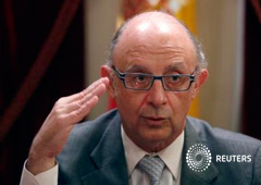 El ministro de Hacienda, Cristóbal Montoro, en Madrid el 19 de noviembre de 2013 durnate una entrevista con Reuters