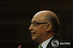 El déficit del Estado central no superará el 4% en 2012, dice Hacienda el ministro español de Hacienda, Cristobal Montoro, durante una intervención en el debate sobre los Presupuestos Generales del Estado para 2013 en el Parlamento, en Madrid