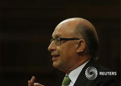 el ministro español de Hacienda, Cristobal Montoro, durante una intervención en el debate sobre los Presupuestos Generales del Estado para 2013 en el Parlamento, en Madrid