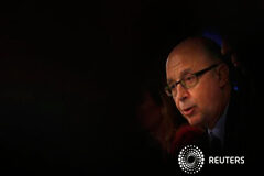 El Gobierno negociará el déficit autonómico tras el visto bueno de la UE Imagen del ministro de Hacienda, Cristóbal Montoro, en una rueda de prensa en Madrid el 28 de febrero