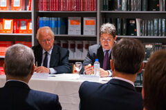 Thomson Reuters Aranzadi sigue apostando por la organización de actos que den respuesta a los problemas con los que los clientes se encuentran en su actividad diaria Javier Moscoso del Prado y José María Fernández Seijo