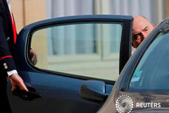 La Comisión Europea baja las previsiones para la zona euro y Reino Unido por brexit Moscovici sale de una reunión en París, el 24 de junio de 2016