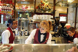 Vendedoras de una tienda de repostería en el centro de Madrid, el día internacional de la mujer, el 8 de marzo de 2006 Vendedoras de una tienda de repostería en el centro de Madrid, el día internacional de la mujer, el 8 de marzo de 2006