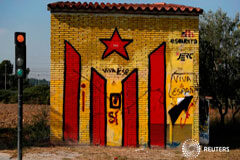 El 21D pone a prueba el movimiento independentista en Cataluña Un mural de una bandera con la Estelada en Cerdanyola del Vallès el 13 de octubre de 2017