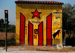 Un mural de una bandera con la Estelada en Cerdanyola del Vallès el 13 de octubre de 2017 Un mural de una bandera con la Estelada en Cerdanyola del Vallès el 13 de octubre de 2017