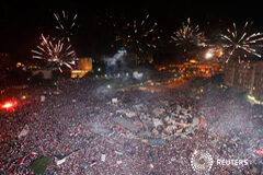 Las Fuerzas Armadas de Egipto derrocan a Mursi y anuncian una transición Manifestantes antiMursi celebran en Tahrir la caída del presidente en la plaza Tahrir de El Cairo, el 3 de julio de 2013