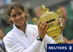 Nadal posa para los fotógrafos el 4 de julio de 2010 en Londres.