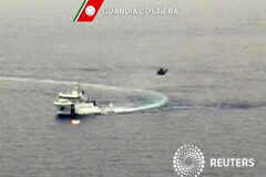 Unos 700 inmigrantes habrían muerto en naufragio frente a Libia Nave de la guardia costera italiana y helicóptero durante las operaciones de búsqueda y rescate de barco que naufragó frente a la costa libia, 19 abr, 2015