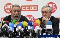Las negociaciones de la reforma laboral siguen sin acuerdo los líderes sindicales Cándido Méndez e Ignacio Fernández Toxo, en una rueda de prensa conjuntaen Madrid, el 27 de mayo de 2010.