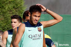 El juez del ‘caso Neymar’ concluye la instrucción y propone enjuiciar al jugador y al presidente del FC Barcelona Neymar durante un entrenamiento en la ciudad deportiva Joan Gamper en Sant Joan Despi, cerca de Barcelona, el 18 de octubre de 2013