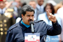 España llama a consultas a su embajador en Caracas Maduro durante la última Cumbre de las Américas en Ciudad de Panamá el 10 de abril de 2015