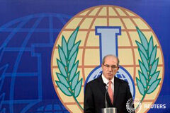 La Organización de Prohibición de Armas Químicas gana el Nobel de la paz El director general de la OPCW, Ahmet Uzumcu, habla en una conferencia de prensa en La Haya, el 9 de octubre de 2013
