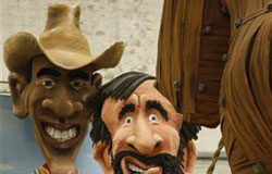 Obama dice que buscará de manera agresiva sanciones contra Irán muñecos hechos de papel maché representando al presidente estadounidense Barack Obama y a su colega iraní Mahmud Ahmadinejad (D), que tira de un caballa de Troya en una carroza de carnaval, en los pasados carnavales de Colonia, Alemania, el 9 de febrero d