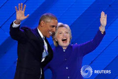 Trump dice que Obama y Hillary Clinton son «cofundadores» de Estado Islámico Obama y Clinton durante la Convención Nacional Demócrata en Filadelfia, Pensilvania, el 27 de julio de 2016