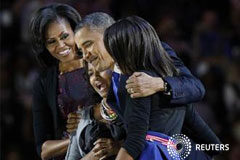 Los estadounidenses conceden a Obama un segundo mandato Obama celebra su victoria con su familia, el 7 de noviembre de 2012 en Chicago