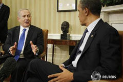 Netanyahu a Obama: Israel aún no ha decidido si atacar Irán Obama escucha a Netanyahu durante el encuentro celebrado en el Despacho Oval de la Casa Blanca