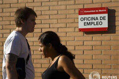 El descenso del paro en España se ralentiza en julio El descenso del paro en España se ralentiza en julio