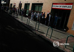 Una fila ante una oficina de empleo en Madrid, el 25 de julio de 2013