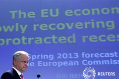 Rehn: No habrá más condiciones fiscales a España por el rescate Rehn durante una rueda de prensa en Bruselas, el 4 de junio de 2012