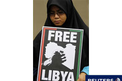 El Consejo de Seguridad de la ONU se reúne por Libia Una manifestante frente a a la embajada libia en Kuala Lumpur el 25 de febrero de 2011.