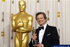 «El discurso del Rey» se corona ganadora en los premios Oscar El actor británico Colin Firth posa con su Oscar al mejor actor por "El discurso del Rey", durante la 83 edición de los Premios de la Academia de Hollywood, el 27 de febrero de 2011.