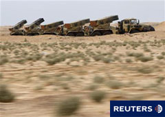 Lanzacohetes del Ejército libio en el desierto cerca de la puerta oeste de la ciudad de Ajdabiyah, el 16 de marzo de 2011.