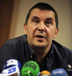 Arnaldo Otegi, líder de Batasuna, durante una rueda de prensa en San Sebastián, en una foto de archivo del 1 de julio de 2009.
