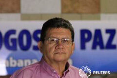 Muere un líder de las FARC en un bombardeo en Colombia El negociador de las FARC, Pablo Catatumbo, llega para las negociaciones de paz con el gobierno de Colombia, en La Havana, el 2 de febrero de 2015