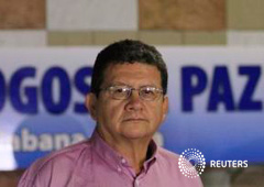 El negociador de las FARC, Pablo Catatumbo, llega para las negociaciones de paz con el gobierno de Colombia, en La Havana, el 2 de febrero de 2015