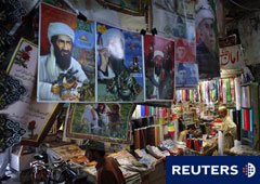 Fotografías de Bin Laden a la venta en un mercado de Quetta, en Pakistán, el 2 de mayo de 2011.