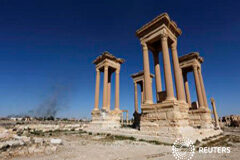Las Fuerzas sirias quitan al EI el control de otra ciudad cerca de Palmira Una parte de la zona monumental histórica destruida por el EI en Palmira, Siria, el 1 de abril de, 2016 file photo