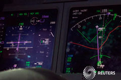 El submarino argentino habría sufrido una explosión; los familiares dan por muertos a los tripulantes Pantallas del radar del Boeing P-8A Poseidon durante la búsqueda del submarino argentino ARA San Juan en aguas del Océano Atlántico, el 22 de noviembre de 2017