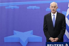 El primer ministro griego afronta una moción de confianza Papandreu habla a los medios el 20 de junio de 2011 en Bruselas.