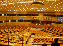 El Parlamento Europeo podrá estudiar fórmulas legales que puedan obligar a los bancos a conceder préstamos Parlamento Europeo