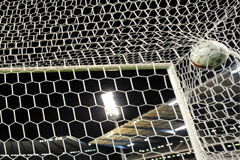 Jugar a fútbol con clientes fuera de la jornada es tiempo de trabajo Balón