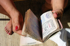 El Tribunal Supremo fija que las autorizaciones de residencia temporal por razones excepcionales son prorrogables más de un año Pasaporte