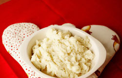 Quien no sea flexible corre el riesgo de convertirse en patata caliente Un plato de patatas calientes cortadas.